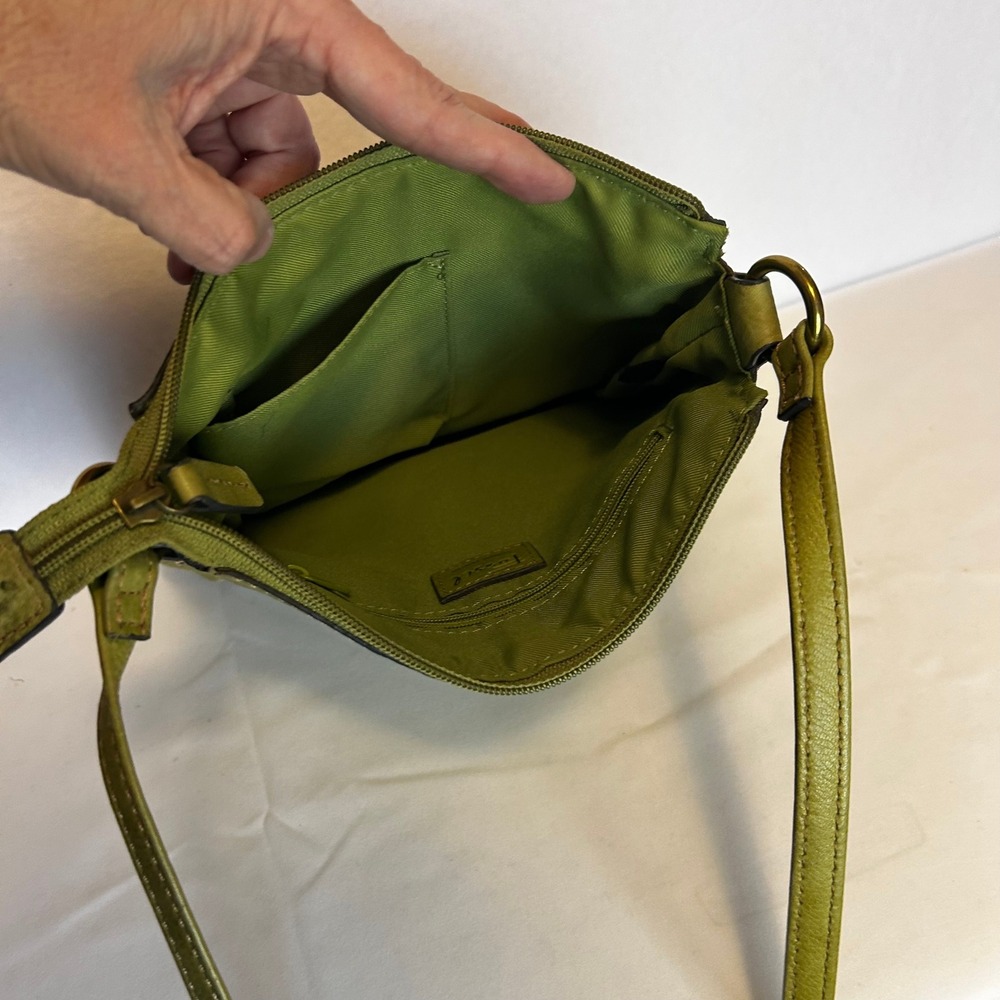 Fossil Vibrant Olive Green Embossed Leaf Genuine Leather Crossbody Bag - Picture 6 of 7